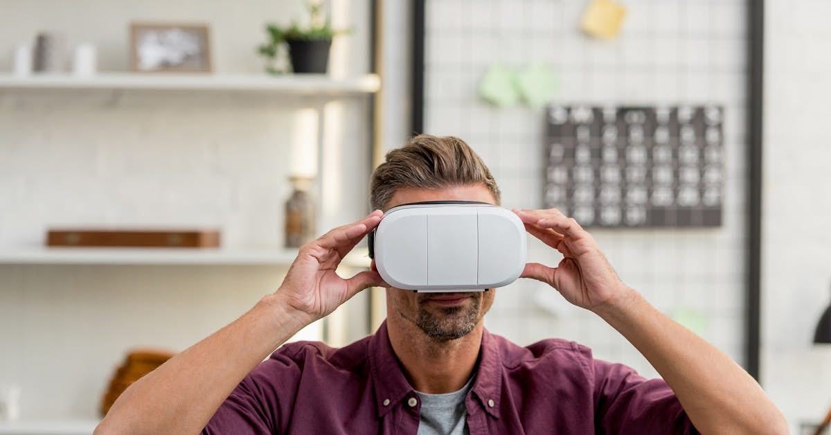 Could a Virtual Reality Device Help You Cope with Pain? about undefined